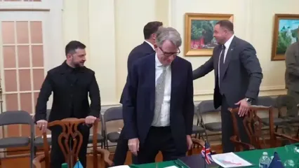 فیلم دیدار زلنسکی با رهبران اروپایی در سفارت اوکراین قبل از نشست مهم با ترامپ