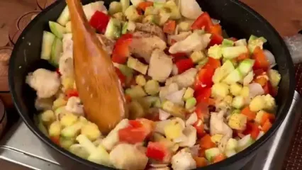 ببینید؛ با 800 گرم فیله مرغ و 2 تخم مرغ این غذای خوشمزه را مثل اسپانیایی ها درست کنید!