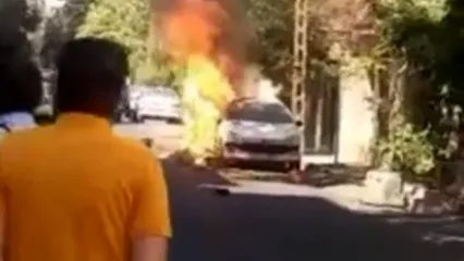 یک خودروی پژو ۲۰۶ در حریق خیابان پیروزی سوخت