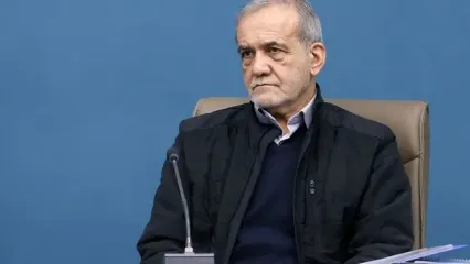 حضور پزشکیان با آستین کوتاه در یک وزارتخانه