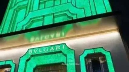 ببینید؛ ما با این شیشه‌ها سطل آشغال پر می‌کنیم اما اروپا شاهکار معماری خلق می‌کند