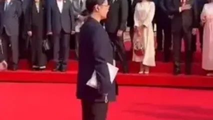 گفتگوی کوتاه در پکن بین پزشکیان و علی‌اف به زبان ترکی آذربایجانی در پکن