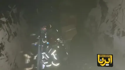 لحظه ورود آتش نشانان به ساختمان آتش گرفته در خیابان ولیعصر