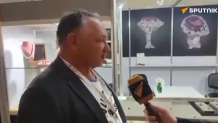 ببینید؛ رونمایی روسیه از «گران‌ترین انگشتر جهان» در نمایشگاه جواهرات ساعت امارات