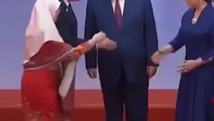 این بار همسر رییس جمهور مالزی دست رییس جمهور چین را رد کرد!