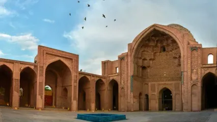 معماری خاص یک بنا در ورامین که قدمت تاریخی دارد