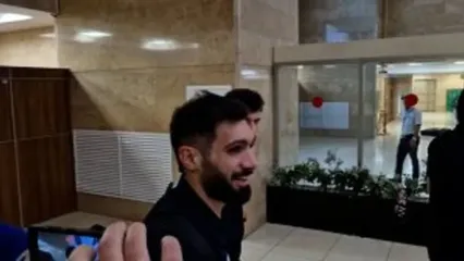عارف آقاسی در فرودگاه: قشنگ بگیرید!