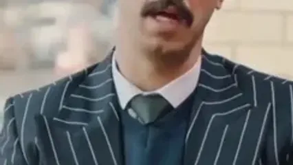 بهرام افشاری: خدا شاهده دوران مدرسه وقتی از جلوی مدرسه دخترونه رد میشدیم،دوستام شیطونی می‌کردن، یکی تک‌چرخ میز.... یکی خوانندگی می‌کرد...من ولی....