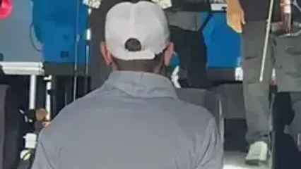 فیلم آواز شاد / توی کنسرت ابراهیم زاده طرفدارش ویلچریه بزور پا میشه وای میسته ولی کو محل