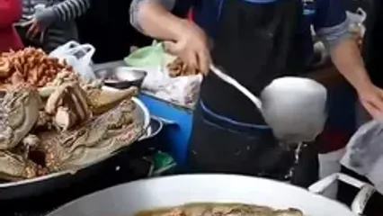 فیلم لحظه سرخ کردن سر کروکودیل ها در ویتنام