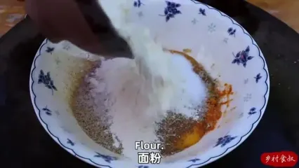 ببینید؛ غذای روستایی در چین؛ پخت بره شکم پر توسط آشپز مشهور روستایی