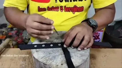 ببییند| مراحل دیدنی ساخت صندل با استفاده از لاستیک کامیون در اندونزی
