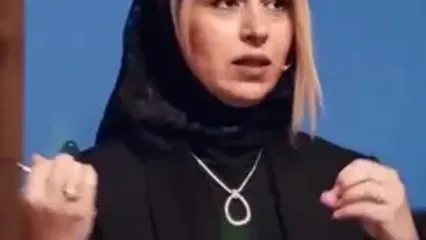 روایت تلخ اما واقعی تینا پاکروان کارگردان سریال «تاسیان» از تنهایی غم‌انگیز بشر: ما با همسایمون غریبه‌ایم، دیگه بقالی نداریم /هر کدوم جزیره بی کسی داریم با موبایلمون