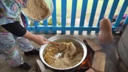 غذای روستایی در ایران؛ پخت دلمه بادمجان و فلفل سنتی