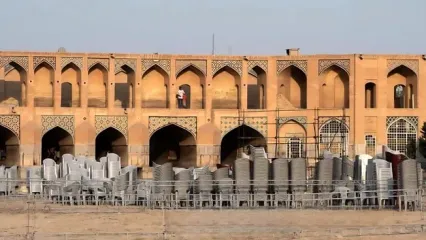 تصاویری که از تجمع مردم در پل خواجو وایرال شد