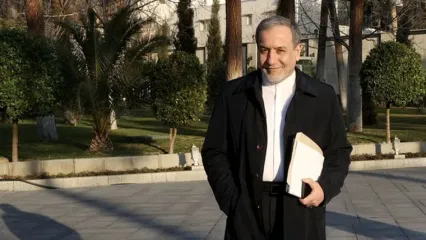 نطق توجه‌برانگیز عراقچی در بدو ورود به نیویورک