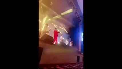 حرکات موزون و بمب انرژی لیلا اوتادی در کنسرت خواننده محبوبش فرزاد فرزین/ یه دونه حساس من عشق من خاص من ...