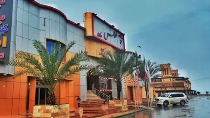 آتش مهیب در مجتمع تجاری اطلس بندر درگهان