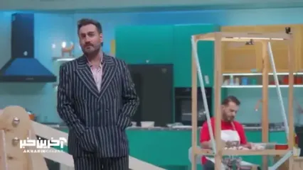 سقوط مهران غفوریان از بالای دکور یک برنامه در شبکه نمایش خانگی