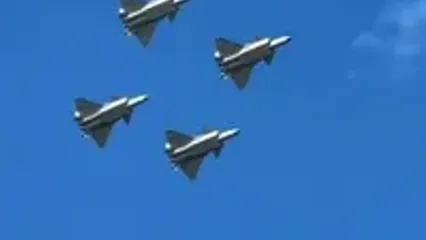 قدرت نمایی چین با نمایش جت جنگنده پنهان‌کار J-۲۰