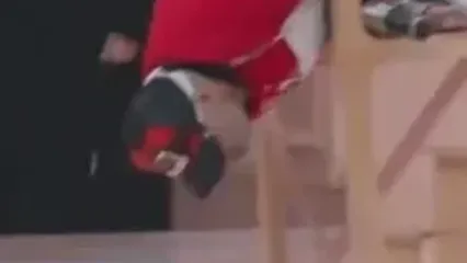 ببینید؛ مهران غفوریان از بالای دکور برنامه سقوط کرد