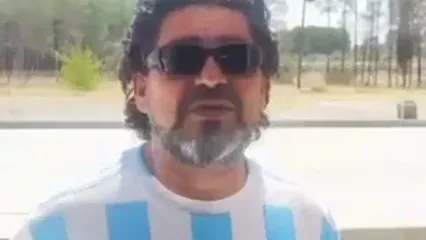 ببینید؛ بازدید بدل مارادونا از تخت جمشید!