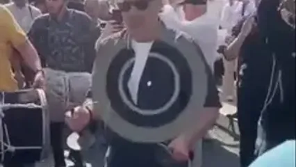 تشییع پیکر ناصر تقوایی با سنج و دمام زنی محسن شریفیان