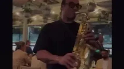 نگاهی به افتتاحیه فوق لوکس رستوران بهرام رادان و همسرش مینا مختاری/ از کنسرت بزن بکوبی تا چیدمان مینیمال و تاج گل های میلیونی و فوق لاکچری