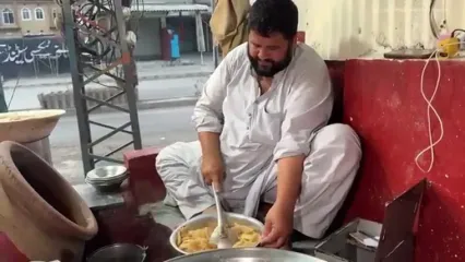 غذای خیابانی در پاکستان؛ پخت 200 کیلو کله پاچه برای صبحانه در لاهور