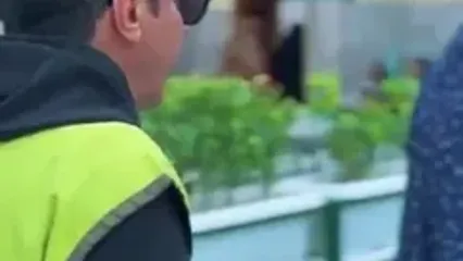 عمو پورنگ در لباس خادمی امام رضا (ع)