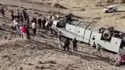 اولین فیلم از اتوبوس واژگون شده در جاده فیروزکوه / تاکنون 4 نفر کشته شده اند