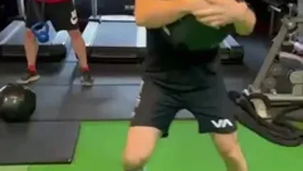 ببینید؛ تمرینات متفاوت همایون شجریان در باشگاه بوکس