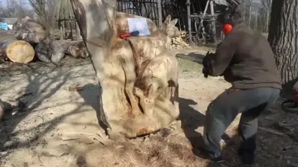 ببنیید| فرآیند ساخت مجسمه های چوبی گوزن در اندازه واقعی با اره برقی