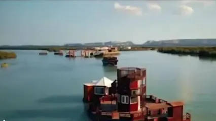 روستایی که با قایق به دل جهان رفت