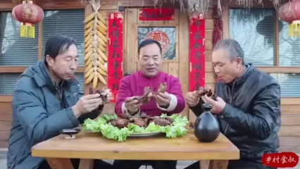 غذای روستایی در چین؛ پخت یک غذای خاص با کبوتر در روستا