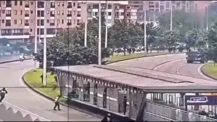 حمله مخالفان ترامپ به سفارت آمریکا در کلمبیا با تیروکمان