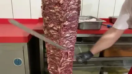 غذای خیابانی در ترکیه؛ مهارت آشپزهای ترک در تهیه شاورما و دونر کباب در استانبول