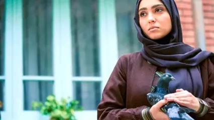 خلوت مونا کرمی با فرزندش در کنار دریا