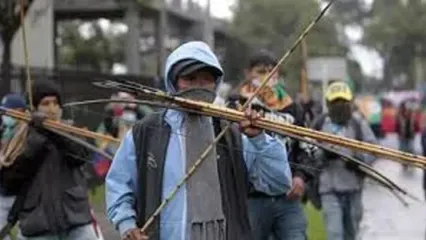 در عصر ریزپرنده‌ها، با تیروکمان به سفارت آمریکا حمله شد!