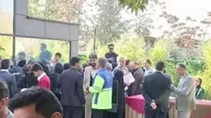 پرستاران پایین‌ترین سطح حقوق را در میان کارکنان دولت دریافت می‌کنند / در جشن پرستاران با حضور رئیس جمهور، اجازه حضور پرستاران منتقد داده نشد!؟