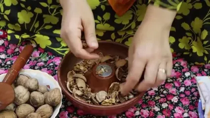 غذای روستایی در ایران؛ پخت کوکو سیب زمینی و کوکو سبزی