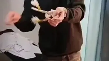ببینید؛ لحظه آزادی گروگان چینی توسط پلیس؛ ببینید گروگان را در کجا و چگونه بسته بودند