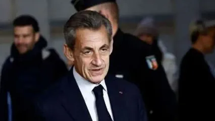 لحظه بازداشت سارکوزی رئیس‌جمهور سابق فرانسه