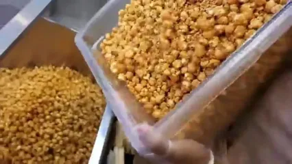 غذای خیابانی در آمریکا؛ آماده سازی پاپ کورن در شیکاگو