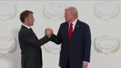 کشمکش ترامپ و مکرون هنگام دست دادن