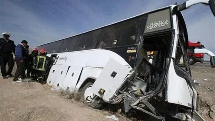 برخورد یک اتوبوس پُر با یک اتوبوس خالی در جاده مخصوص