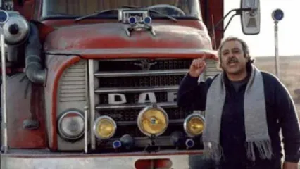 بیتابی بازیگر خوش‌رکاب در تشییع محمد کاسبی