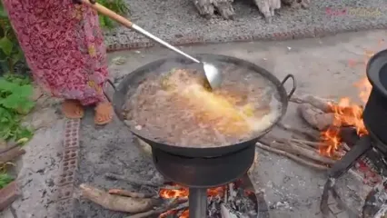 غذای روستایی در سنگاپور؛ کباب کروکودیل کامل در روستایی سرسبز