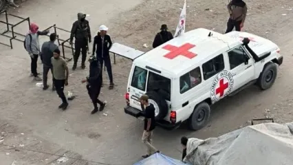 القسام اجساد ۲ اسیر اسرائیلی را تحویل صلیب سرخ داد