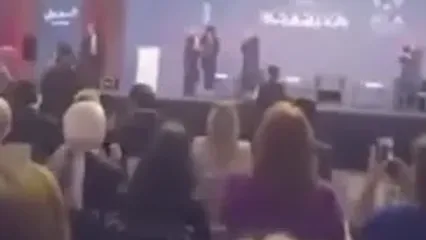 لحظه زمین خوردن بانوی اول لبنان در یک کنفرانس